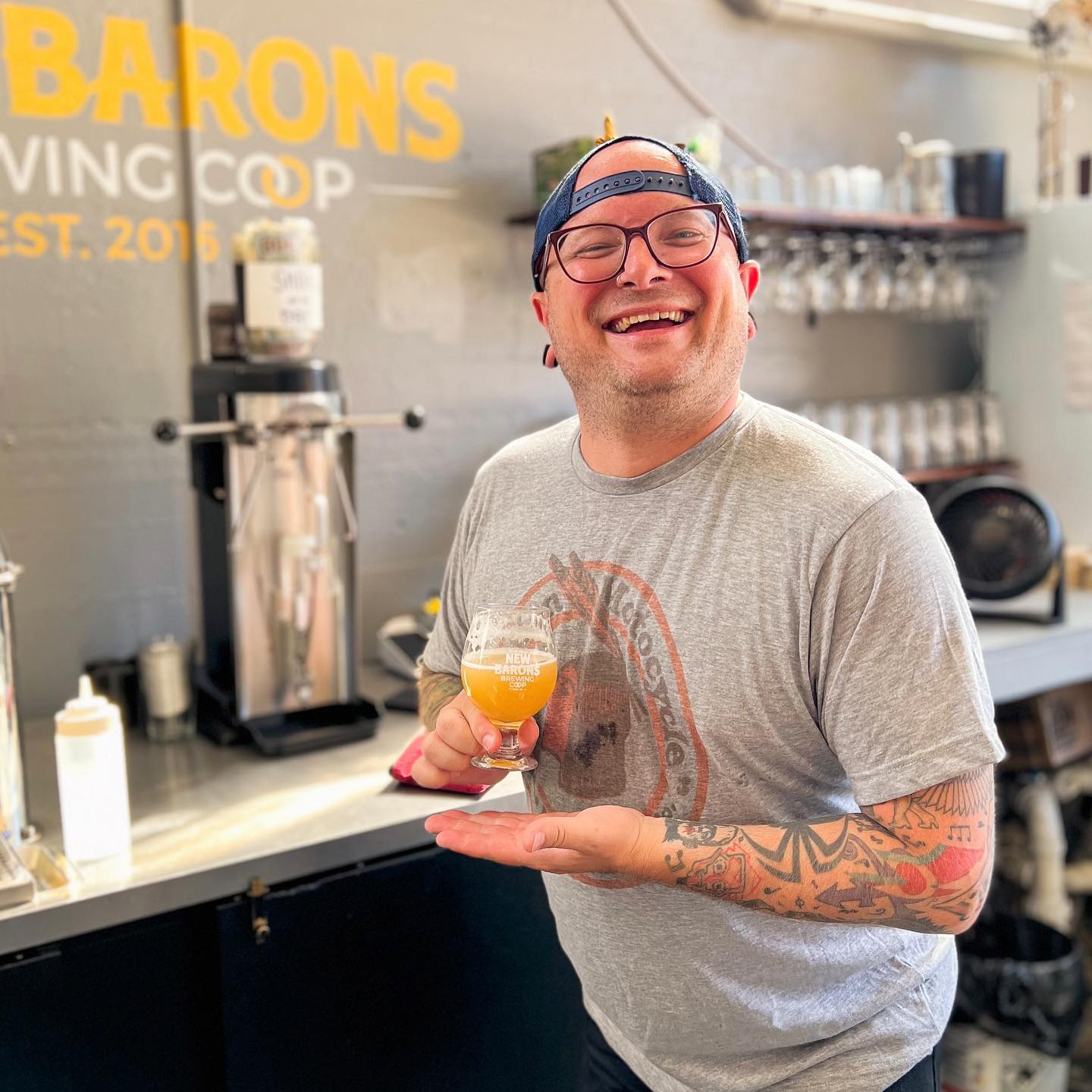 🚨Welcome Back!🚨 To Eric! Although he's not technically a new hire, we are excited to have member-owner and good friend @ericgutbrod pouring for us both in the taproom and at the beer garden! Come hang🤙🏼 The taproom is open today from 1-6!🍻
