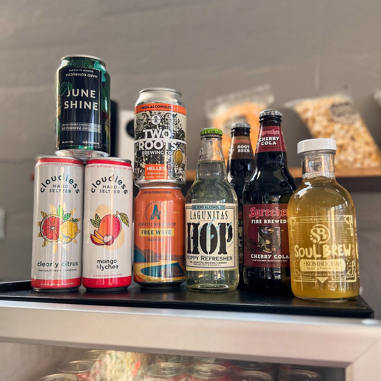 🚨Attention all “my friends dragged me to a brewery and I don’t like beer” people, gluten free friends and those that just don’t feel like drinking today, we are very excited to introduce some brand new NA and alcoholic alternative options in the taproom! From non-alcoholic craft beers and soda, to hard kombucha and craft seltzers, we got you!🍹 Stop in the taproom today at 3 for happy hour! Don’t worry, we’ve still got plenty of beer to go around🍻

#nabeer #alcoholfree #glutenfree #beeralternatives #wevestillgotthebeer #naoptions #milwaukee  #newbeer #taproom #friday #weekend  #bayview  #drinklocal #craftbeer